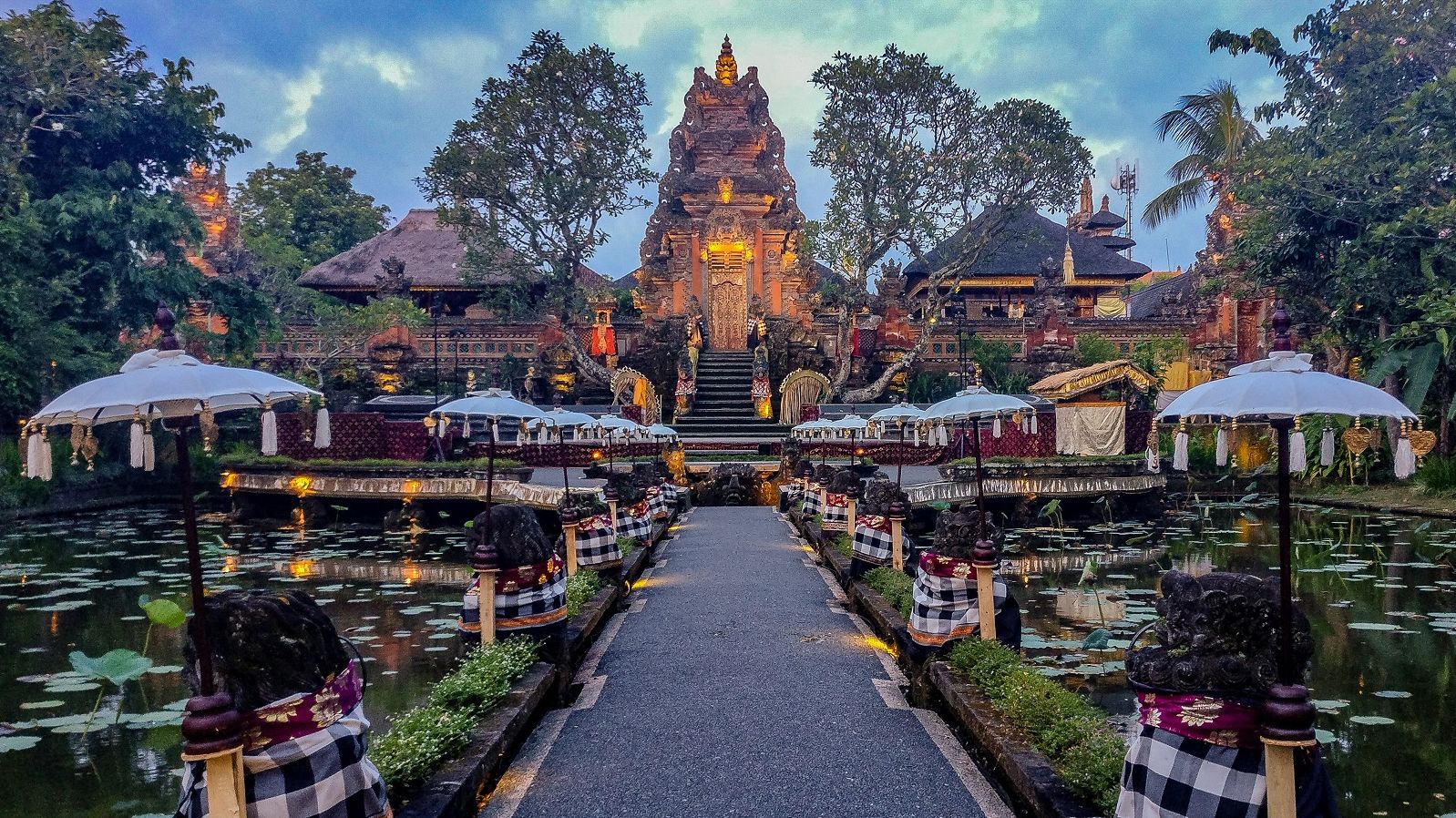 Mengunjungi Candi Saraswati di Bali: Sejarah dan Keunikan