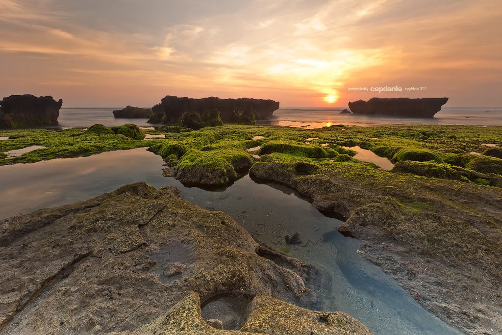 Eksplorasi Keindahan Pantai Batu Mejan, Destinasi Terbaru di Bali