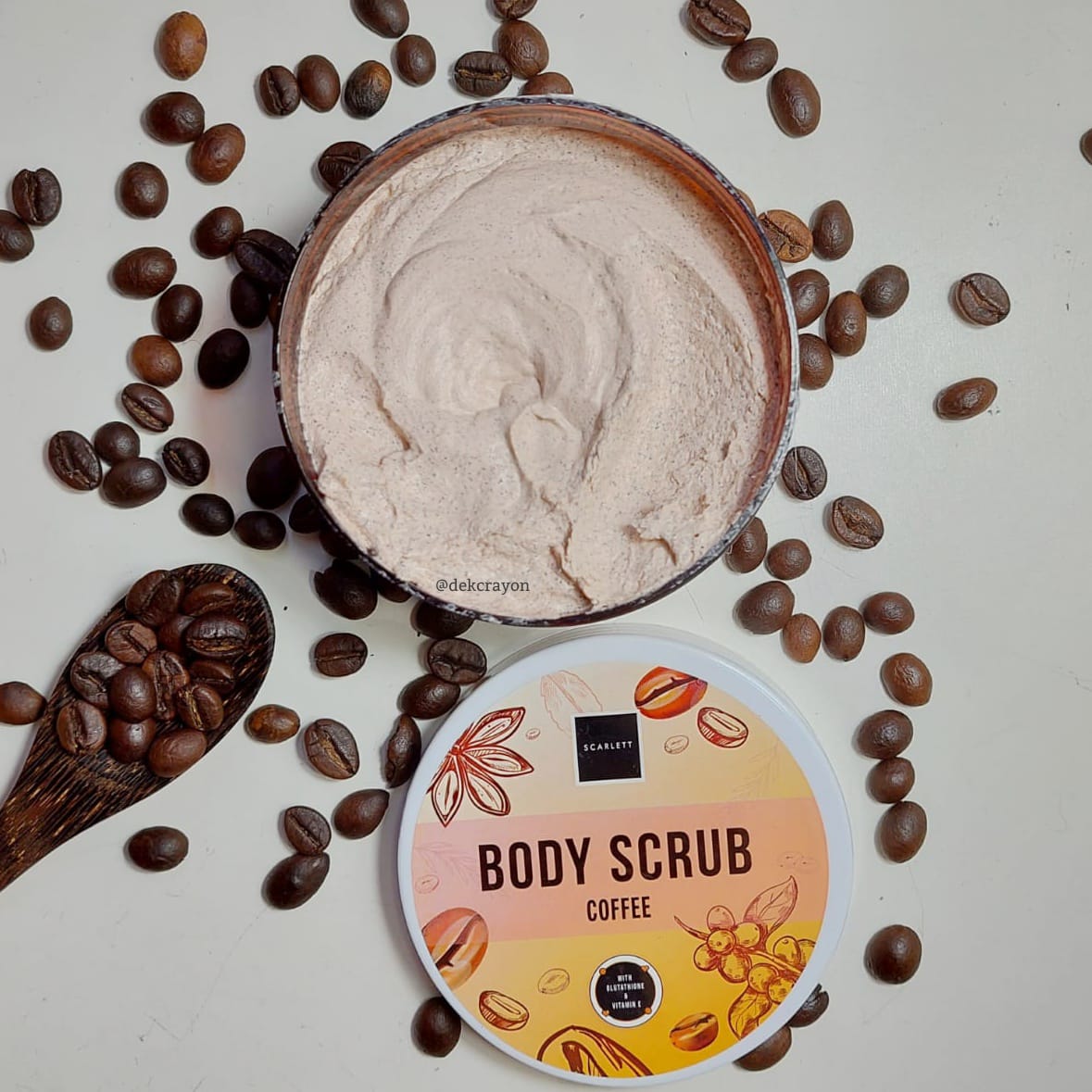 Rahasia Kecantikan Tersembunyi dalam Body Scrub Scrarlate Coffee